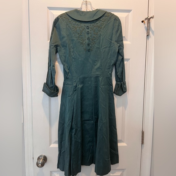 Vintage 1920s olive green dress with incredible detailing - Picture 2 of 3